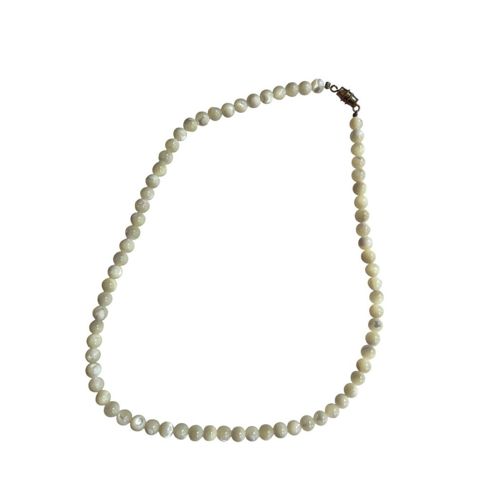 Vintage Cream White Beaded Necklace With Screw Clasp A72
